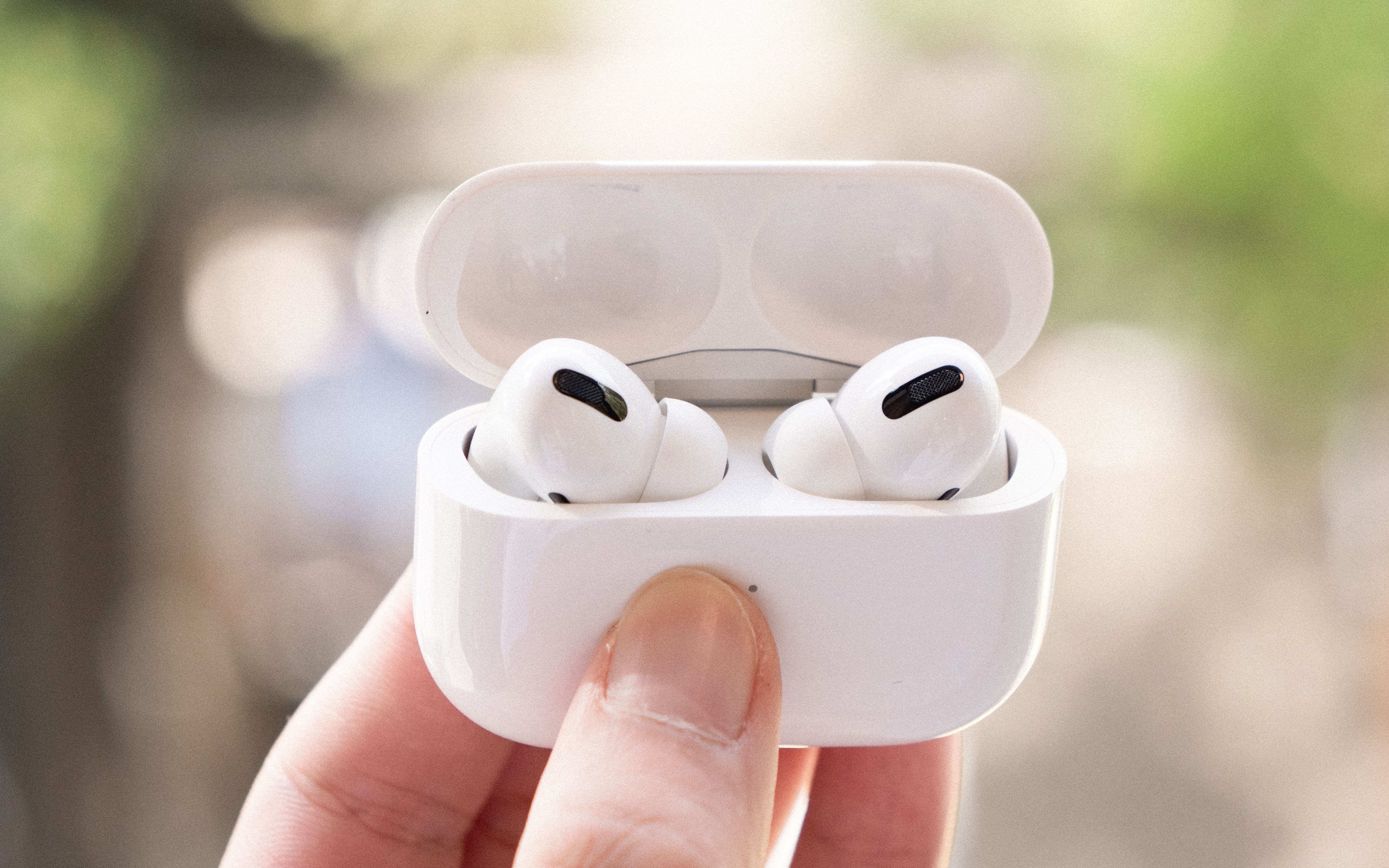 AirPods Pro 一登场即巅峰，为何它是综合体验最好的降噪耳机？